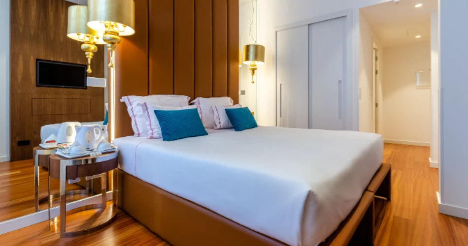 Pet-Friendly Hotels Near Yale University – Best Stays for You & Your Furry Friend